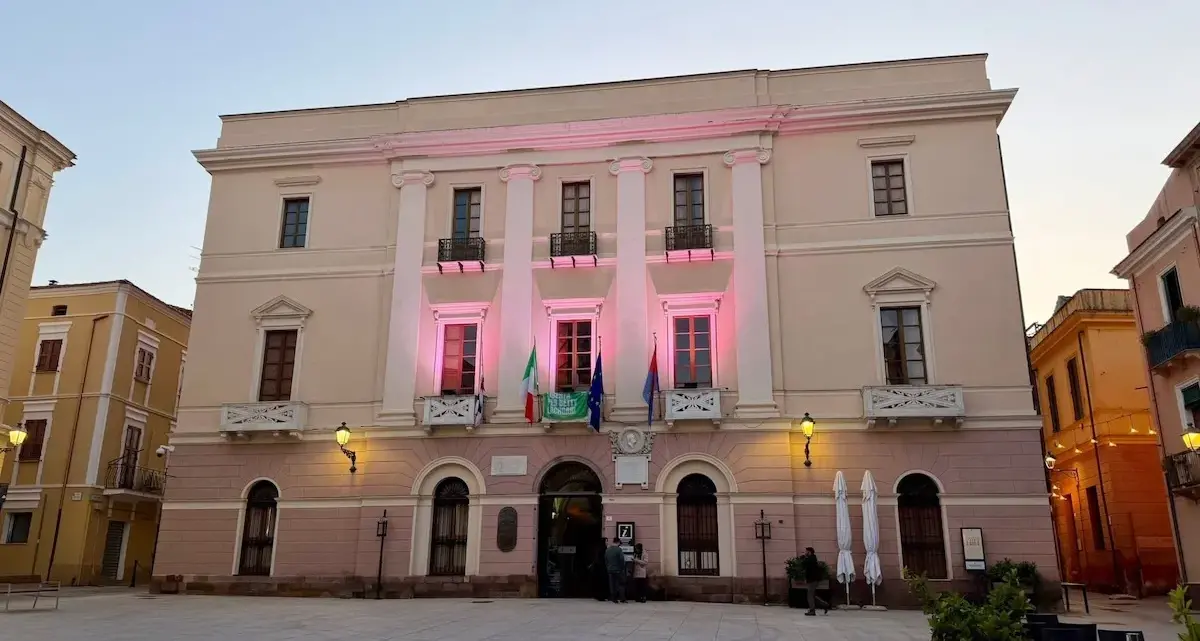 Giornata Internazionale della Donna, Iglesias espone la bandiera #FreeBetty