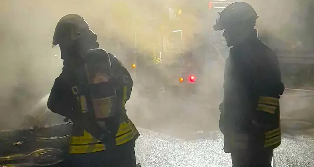 Notte di fuoco a Nuoro: bruciano tre auto, tutte dello stesso proprietario