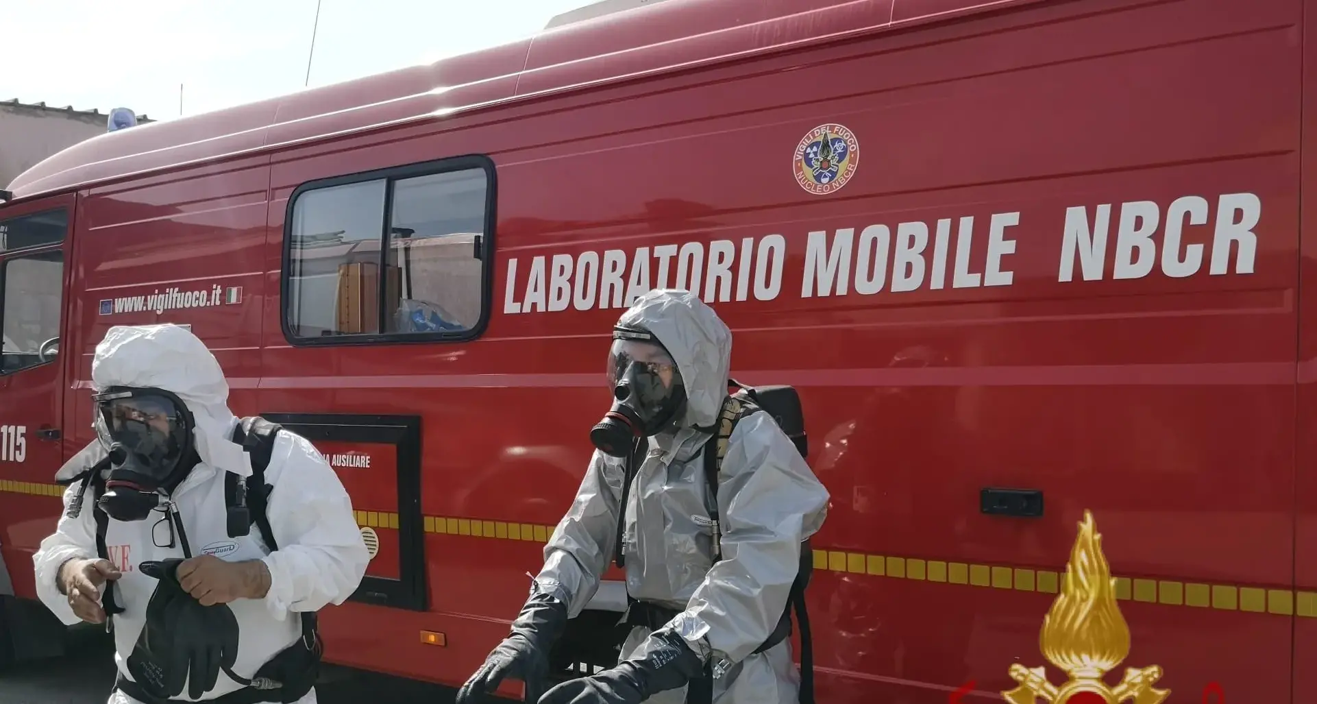 Intervento NBCR dei Vigili del Fuoco a Sestu: persona soccorsa per inalazione di fumi tossici