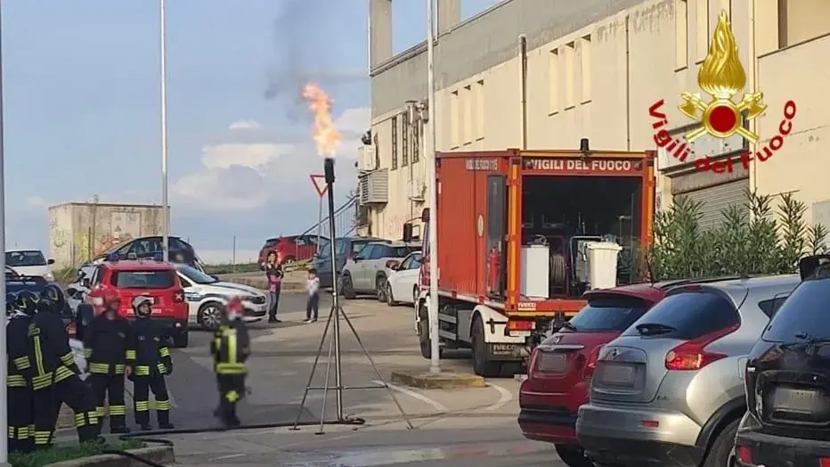 Sassari. Perdita di GPL da un bombolone a Li Punti: lungo intervento dei Vigili del fuoco | VIDEO