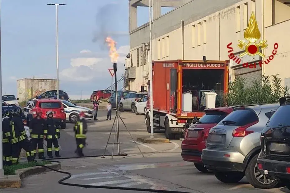 Sassari. Perdita di GPL da un bombolone a Li Punti: lungo intervento dei Vigili del fuoco | VIDEO