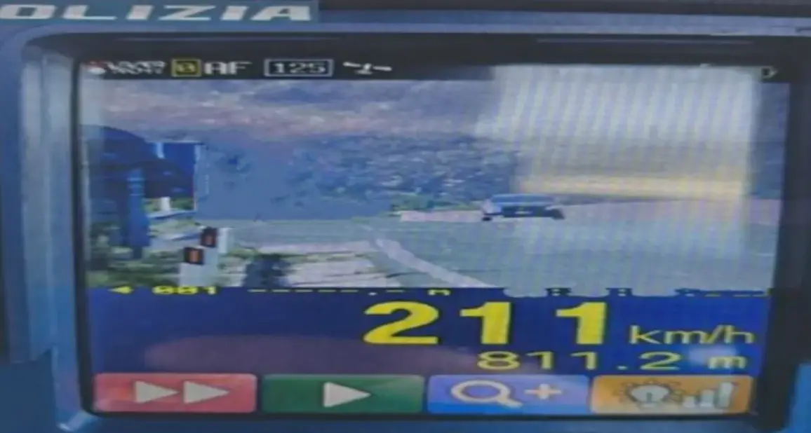 Sfreccia a 211 chilometri orari sulla Sassari-Alghero e tenta la fuga: fermato dalla Stradale