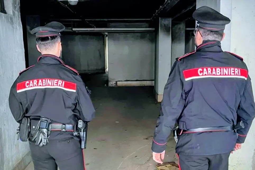 Veicoli rubati nascosti in un complesso residenziale: sequestro da 50mila euro a Cagliari