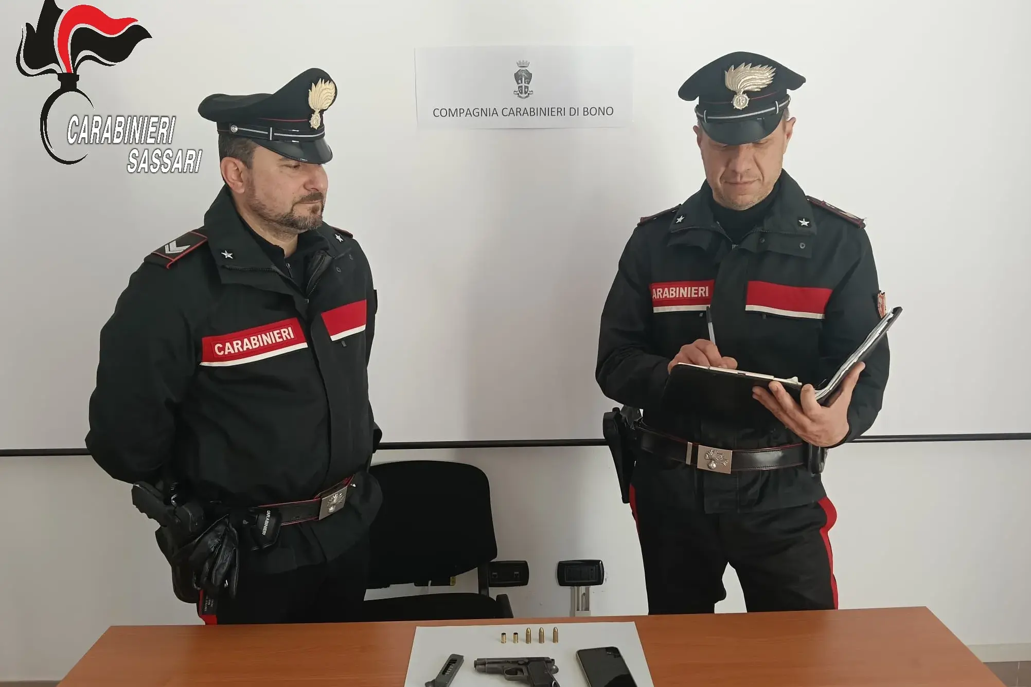 Ignora l'alt dei Carabinieri e scatta l'inseguimento: fermato con pistola clandestina ad Anela