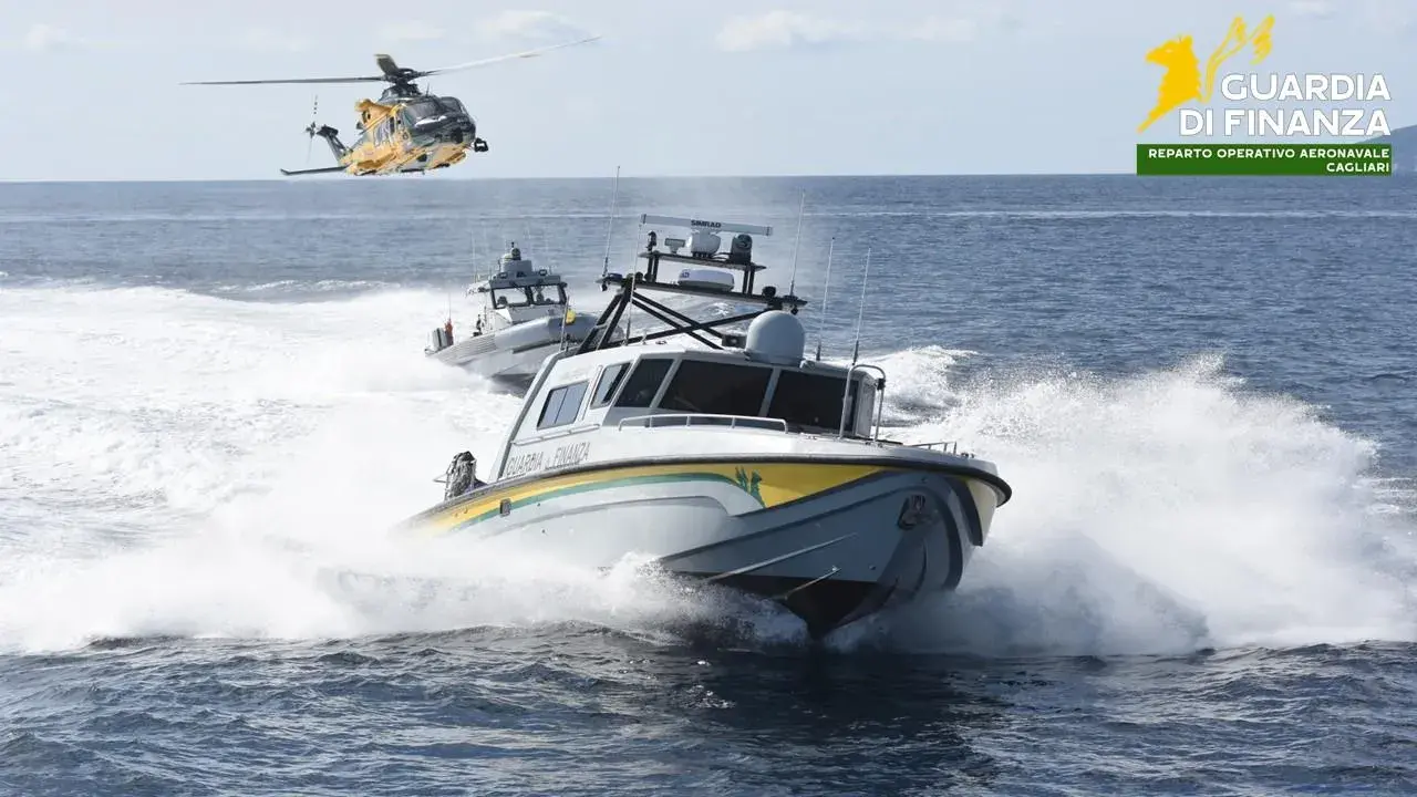 Cocaina pronta per lo spaccio e una pistola in casa: arrestato un 50enne a La Maddalena