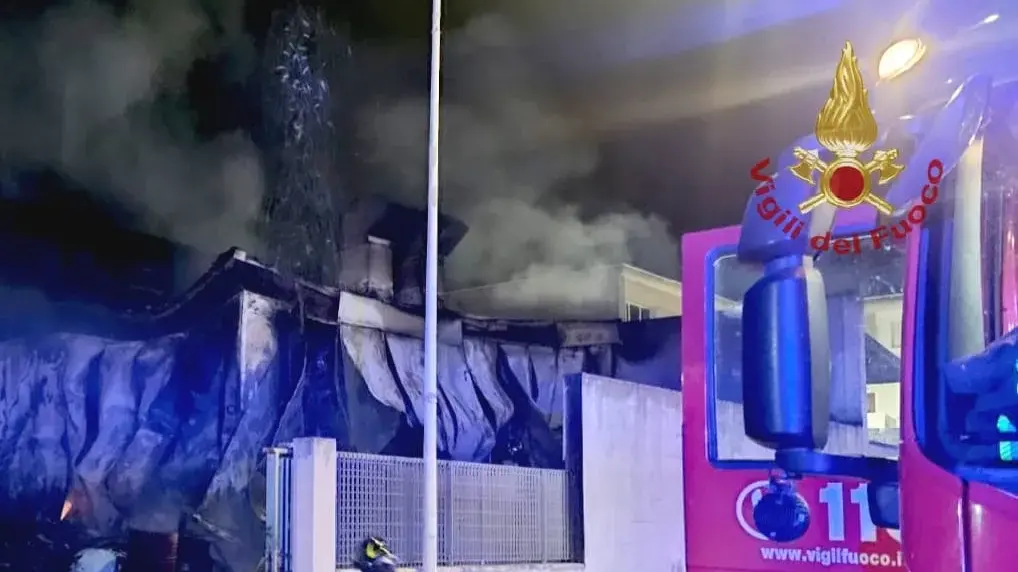 Incendio in un'officina a Settimo San Pietro: intervento tempestivo dei Vigili del fuoco