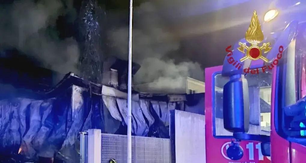 Incendio in un'officina a Settimo San Pietro: intervento tempestivo dei Vigili del fuoco