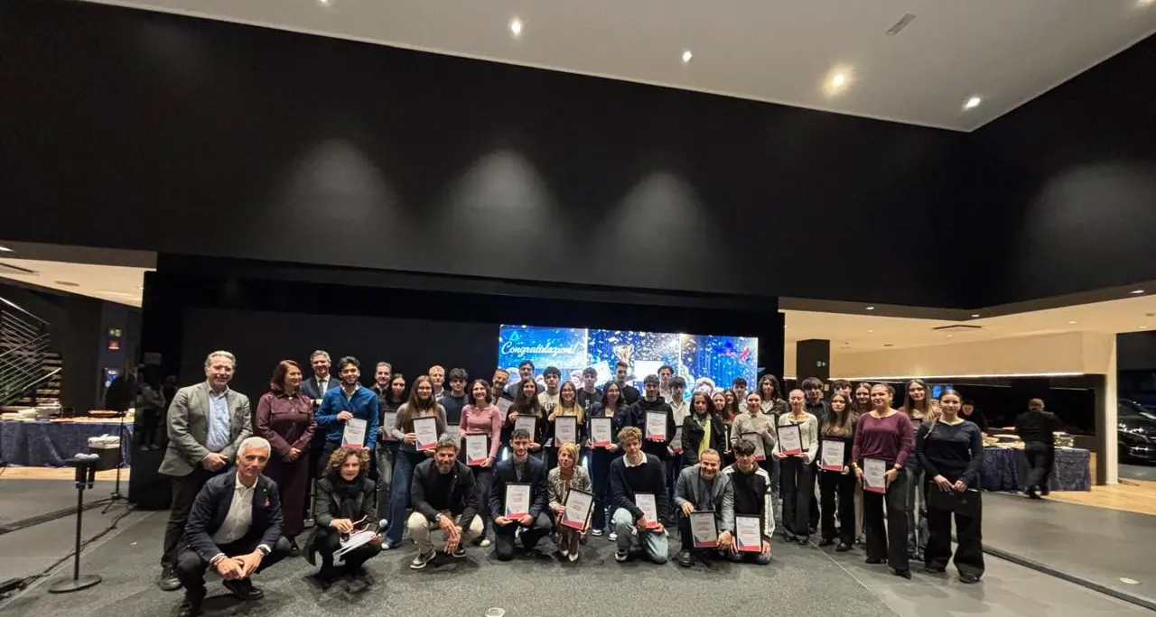 Manageritalia Emilia-Romagna consegna 155 borse di studio mare come metafora di leadership giovani talenti regione