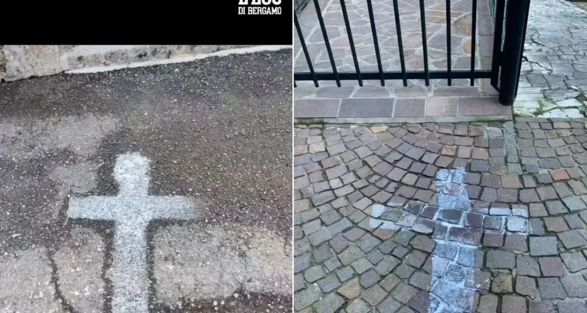 Croci davanti alle case dei single: la tradizione di Ardesio