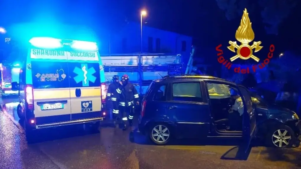 Scontro tra auto e furgone a Ghilarza: un ferito trasportato in ospedale