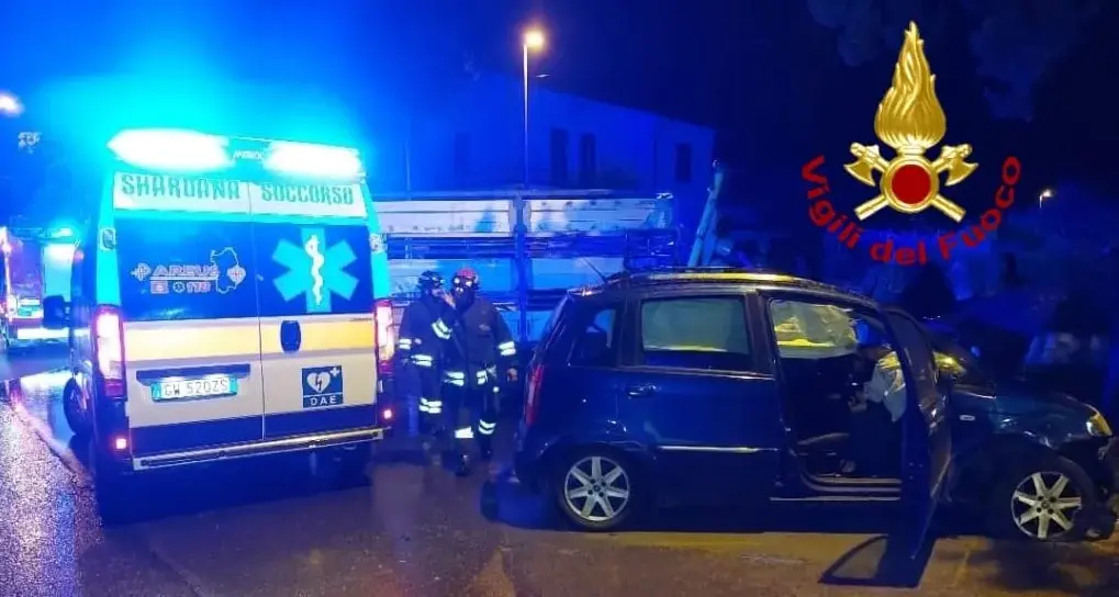 Scontro tra auto e furgone a Ghilarza: un ferito trasportato in ospedale