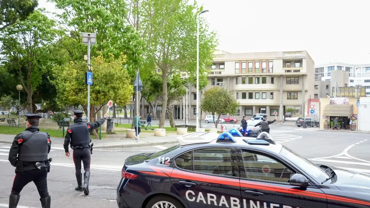 Inseguimento nella notte a Carbonia, fugge all’alt e rischia di investire un carabiniere