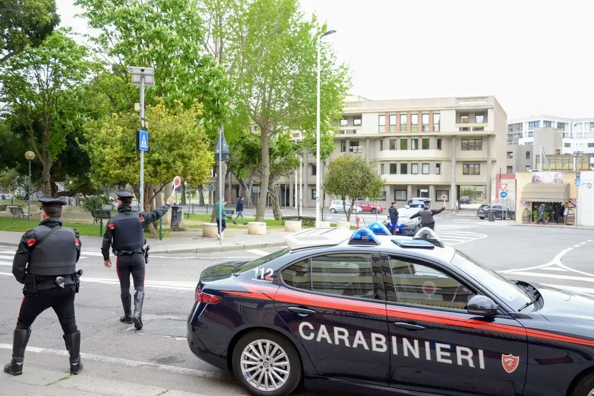 Inseguimento nella notte a Carbonia, fugge all’alt e rischia di investire un carabiniere