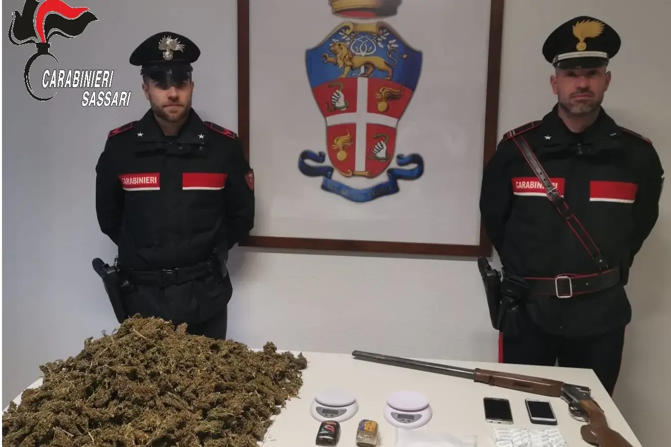 Operazione antidroga a Nulvi e Siligo: sequestrati droga e armi. Due persone in manette