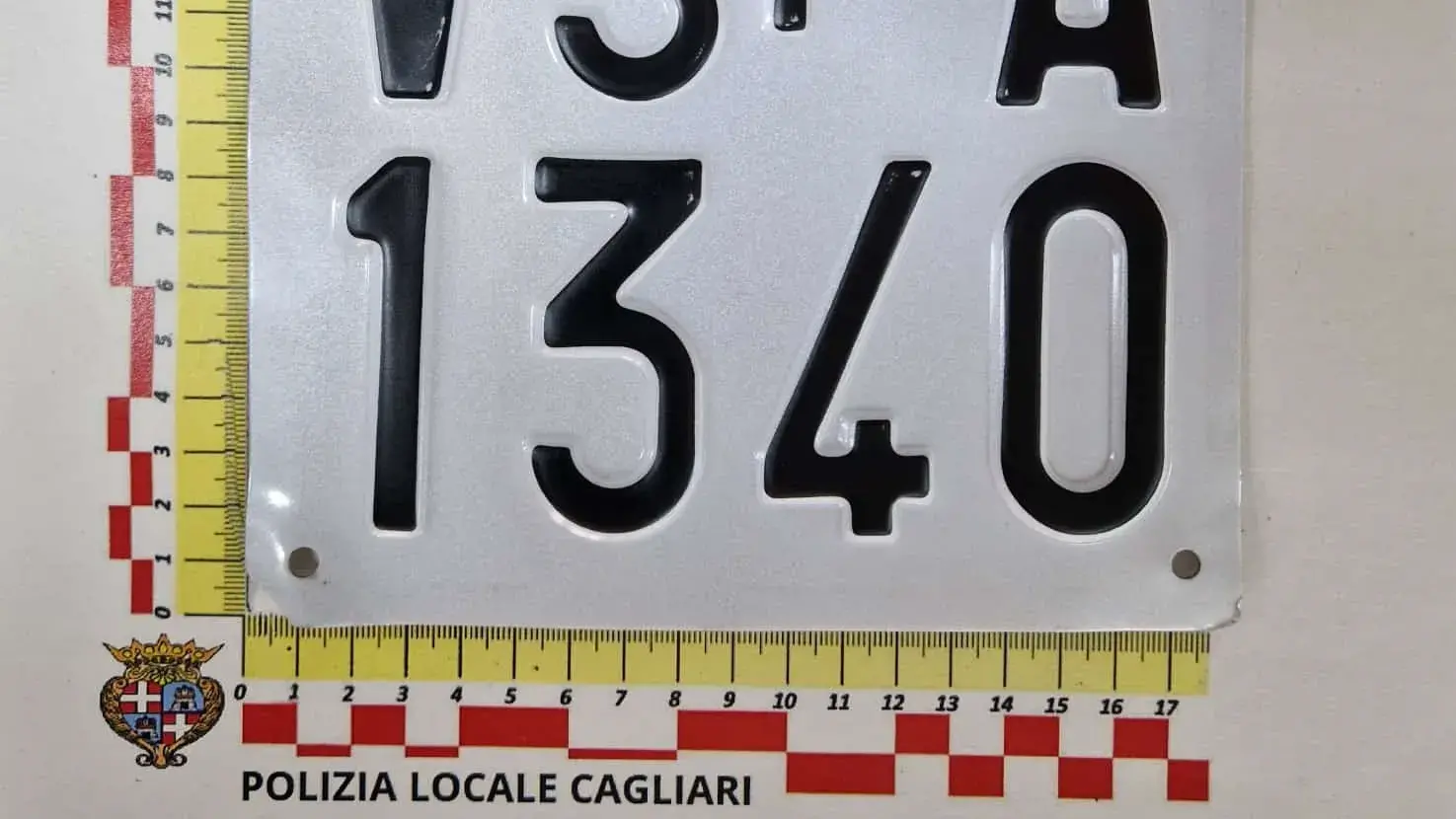 Fermato con targa prova falsa: denunciato 48enne a Cagliari