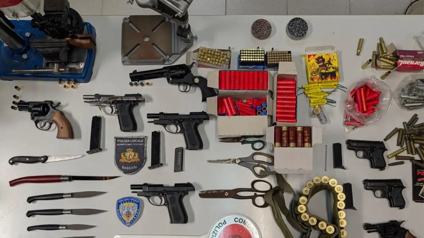 Sassari. Contromano in centro e con armi in auto: arrestato, era evaso dai domiciliari
