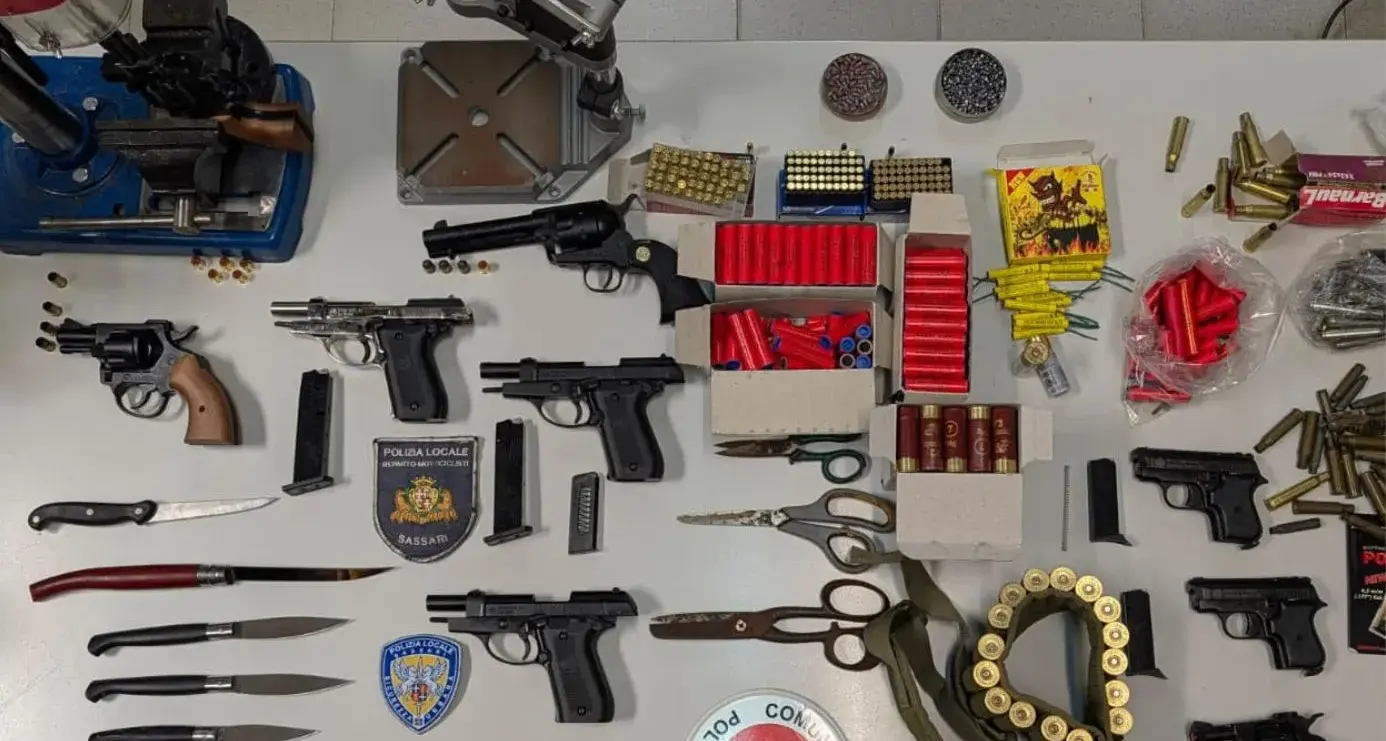 Sassari. Contromano in centro e con armi in auto: arrestato, era evaso dai domiciliari