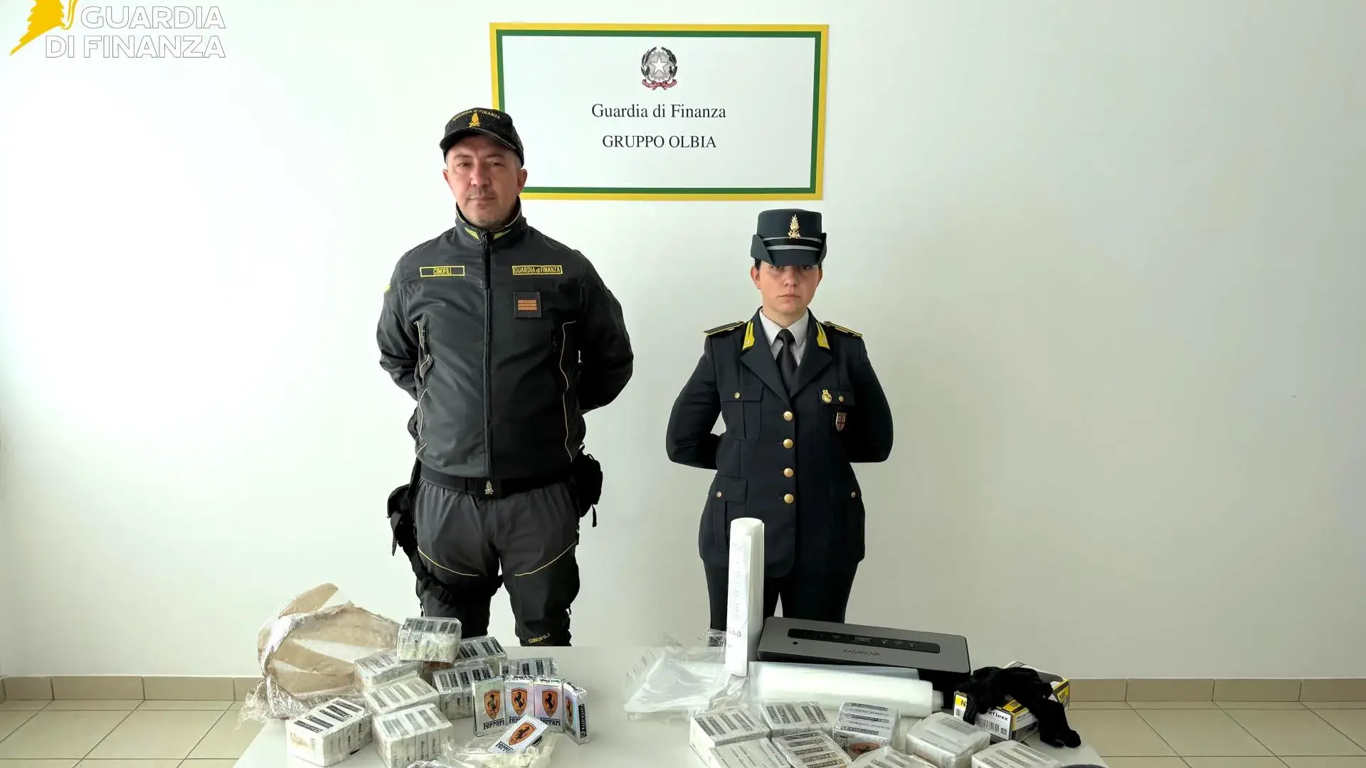 Oristano, Va a ritirare un pacco, ma ad attenderlo ci sono i Finanzieri: arrestato cagliaritano