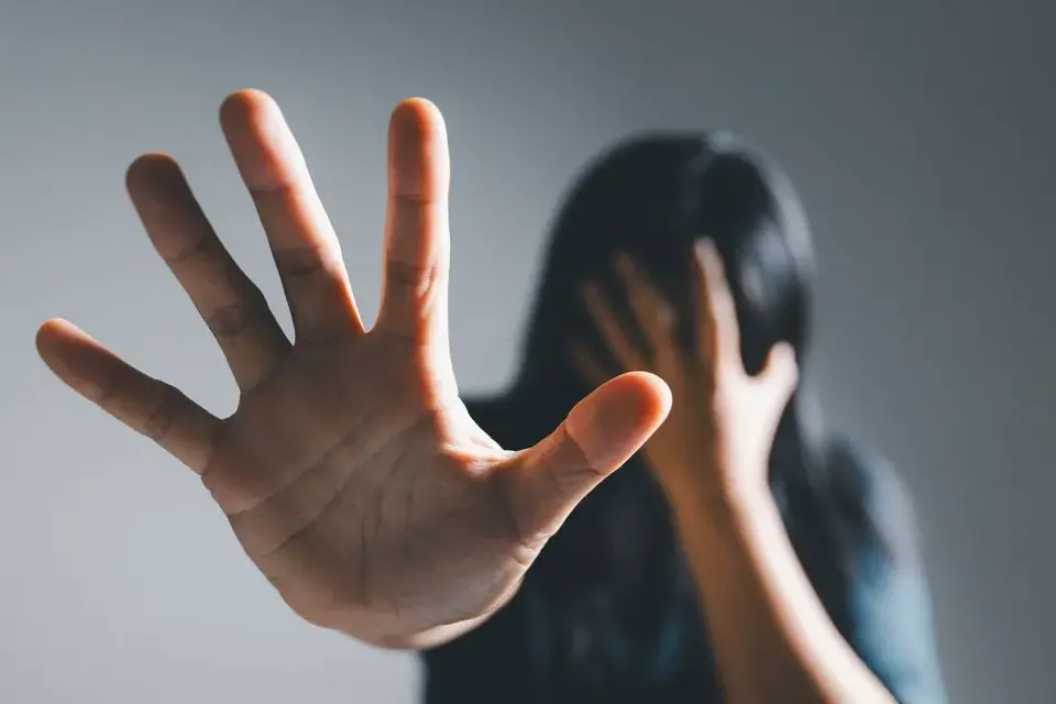 Violenza di genere, oltre 3,3 milioni di euro per rafforzare centri e case di accoglienza