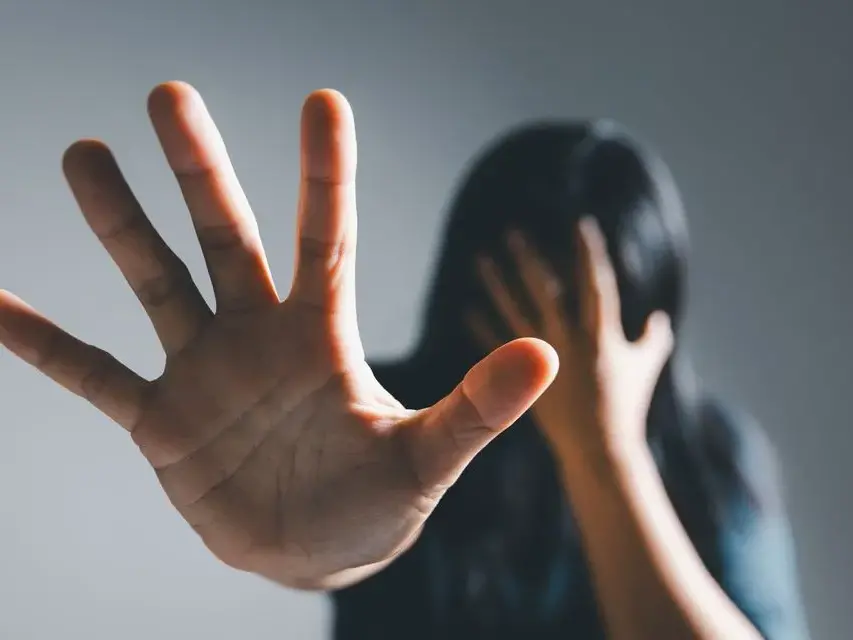 Violenza di genere, oltre 3,3 milioni di euro per rafforzare centri e case di accoglienza