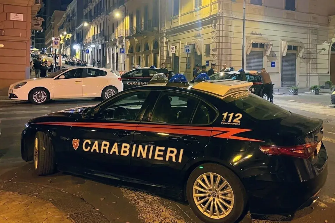 Scippo in pieno centro a Cagliari: inseguimento lampo e arresto in Piazza del Carmine