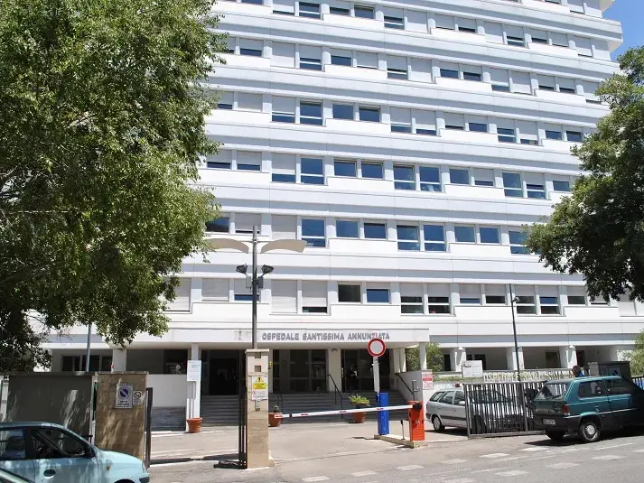 Bimbo di 3 anni cade dal balcone di casa a Sassari, è in gravi condizioni