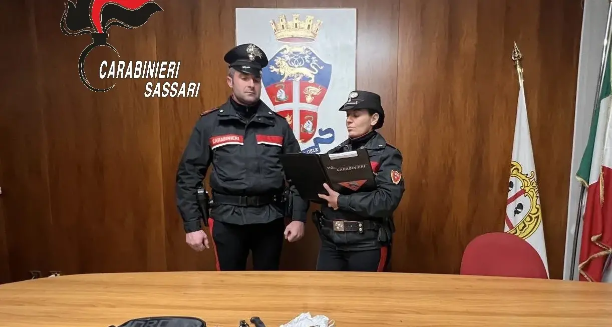 Giovane nei guai a Sassari: trovato con droga e coltello