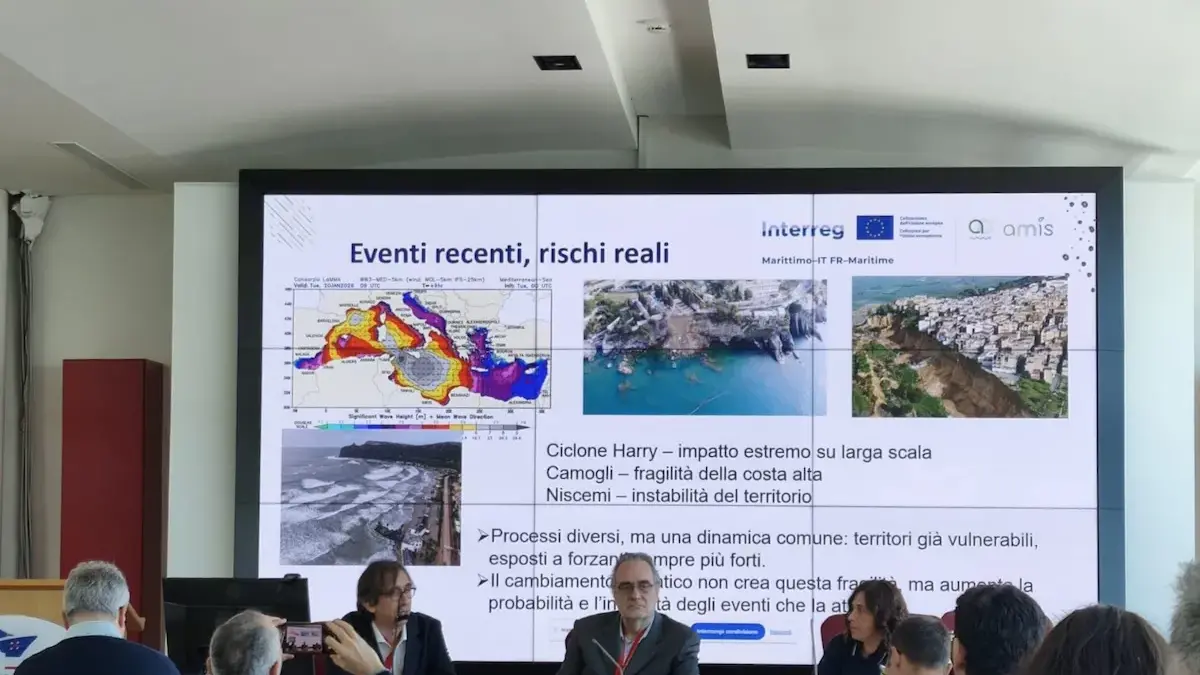 Codici colore per le mareggiate: un nuovo sistema di allerta in Sardegna presentato a Cagliari