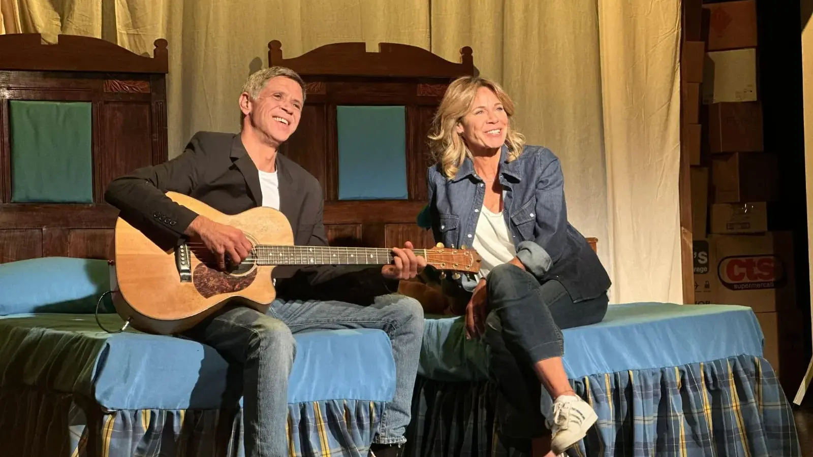 \"Benvenuti a casa Morandi\": un viaggio tra ricordi e risate nei teatri in Sardegna