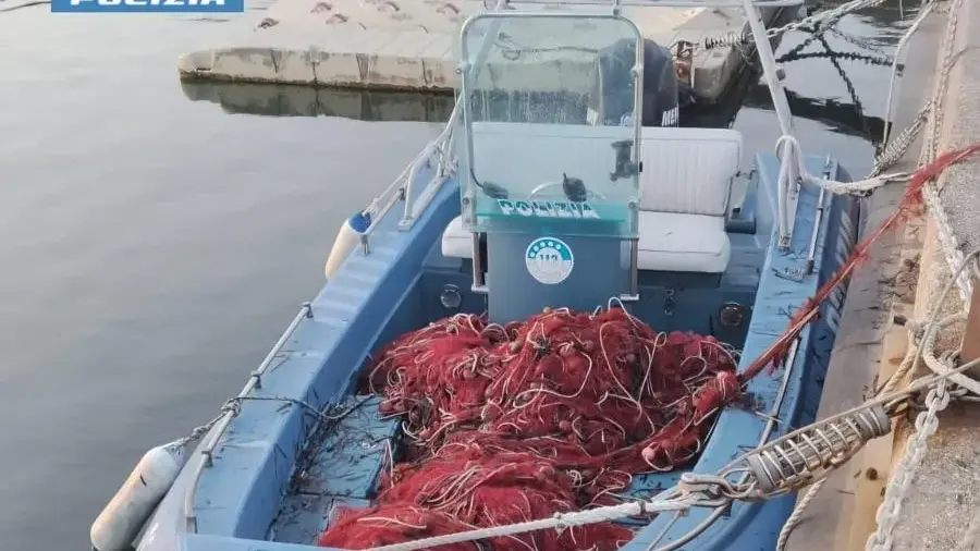 Reti fantasma all’ingresso del porto: sequestro nel Golfo di Oristano, rischio per la navigazione