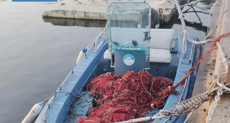 Reti fantasma all’ingresso del porto: sequestro nel Golfo di Oristano, rischio per la navigazione