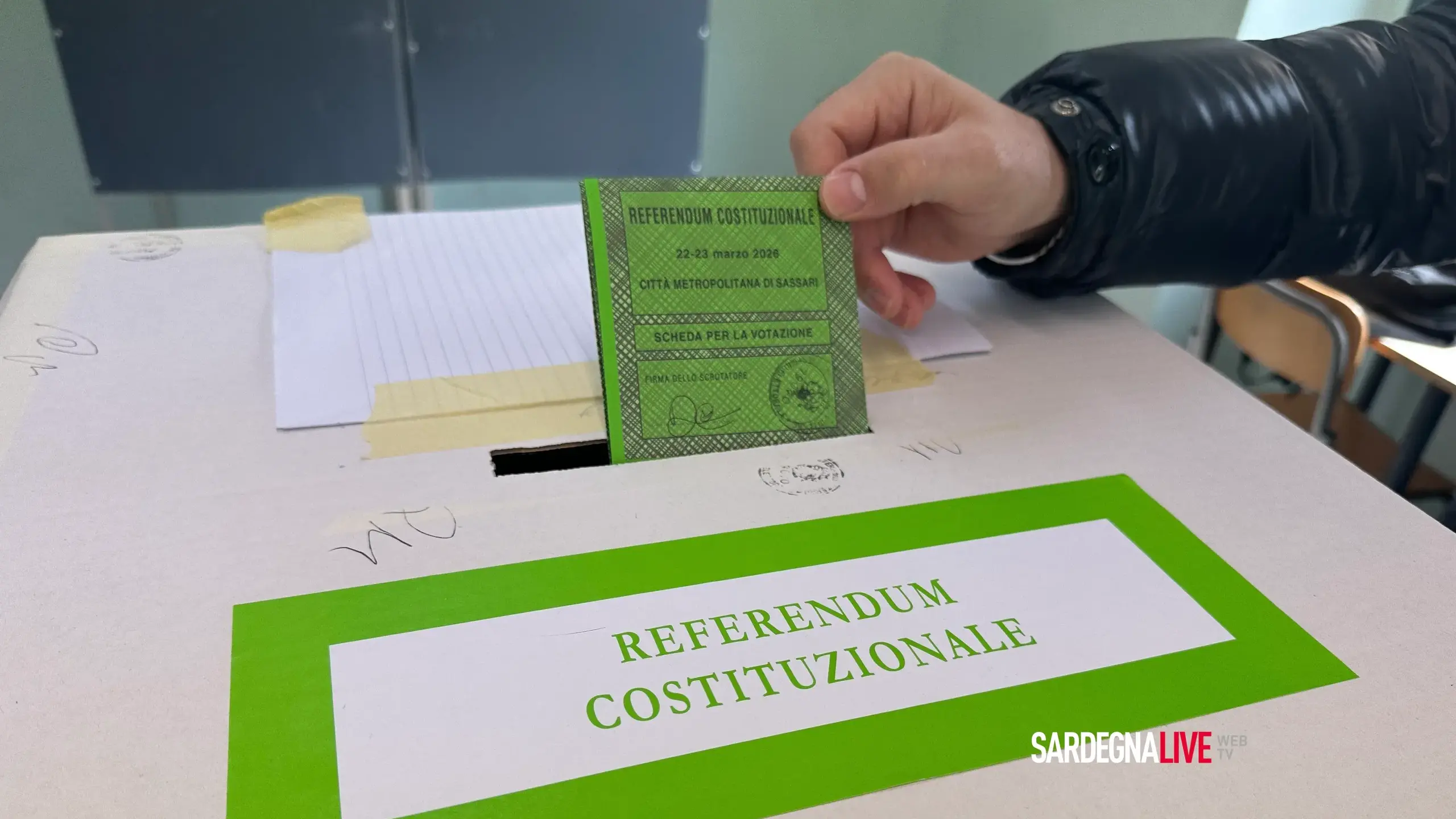 Seggi aperti per il referendum: 51 milioni di italiani al voto