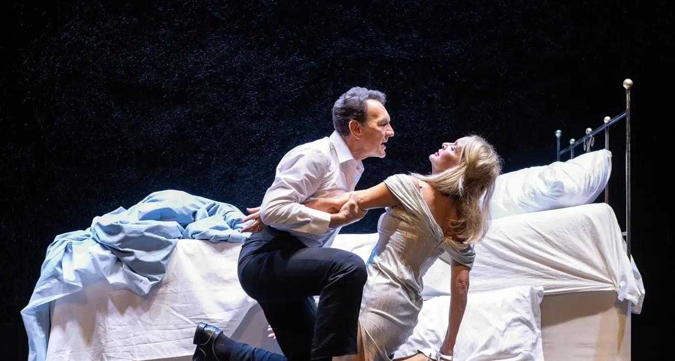 Un letto per due: una riflessione agrodolce sulla vita coniugale in scena con CeDAC