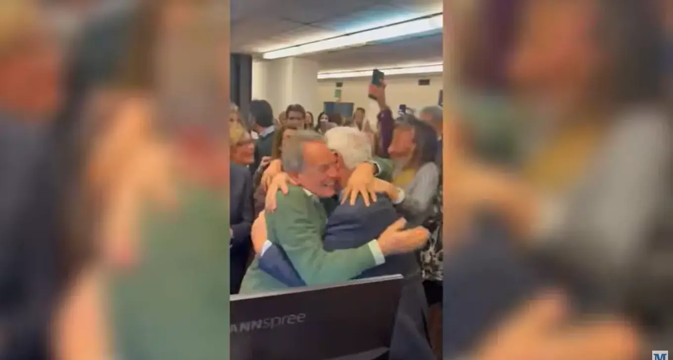 Napoli, il coro delle toghe: \"Bella Ciao\" risuona a Castel Capuano dopo la vittoria del No