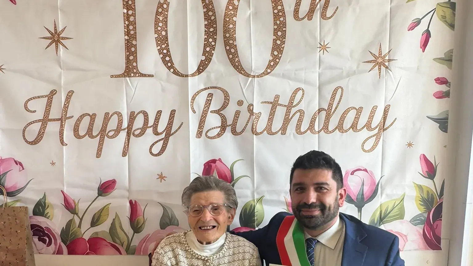 Cagliari rende omaggio alla signora Nunzia Canu per il suo centesimo compleanno