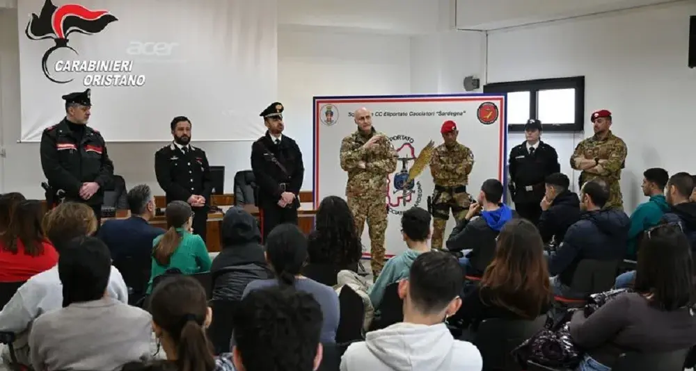 Abbasanta, studenti incontrano i Carabinieri per la Giornata della Legalità