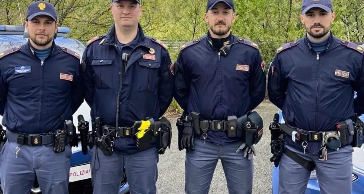 Poliziotti eroi salvano una bambina: il respiro ritrovato nel traffico di Catanzaro