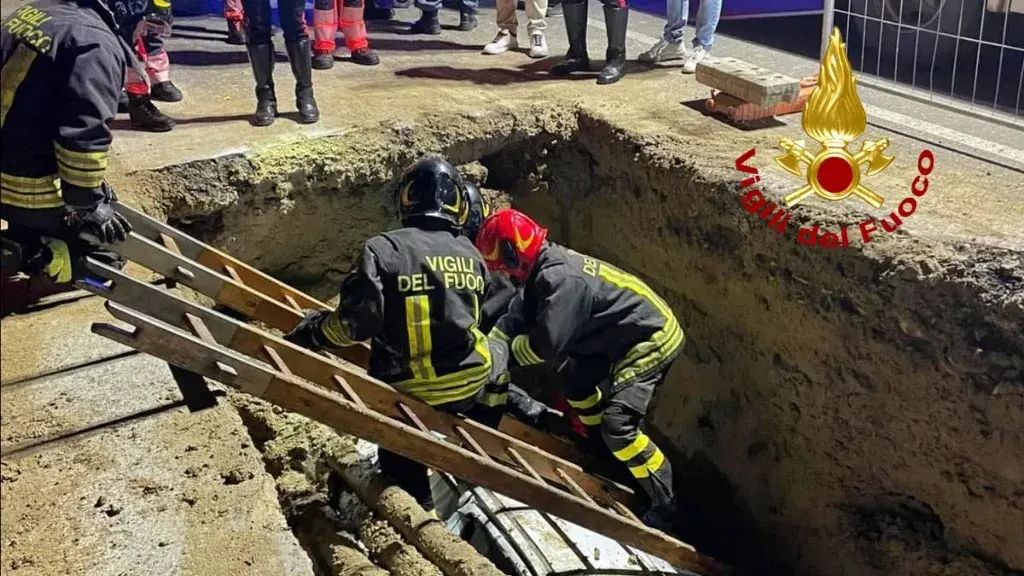 Auto finisce in un fossato sulla SP15 a Maracalagonis: due giovani in codice rosso