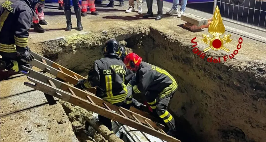 Auto finisce in un fossato sulla SP15 a Maracalagonis: due giovani in codice rosso