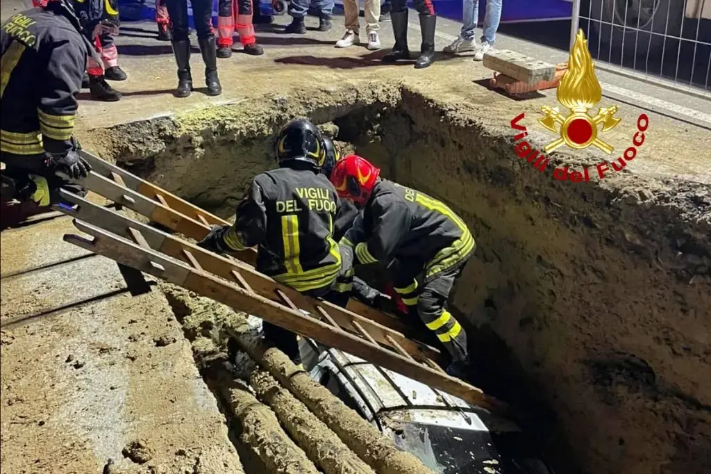 Auto finisce in un fossato sulla SP15 a Maracalagonis: due giovani in codice rosso