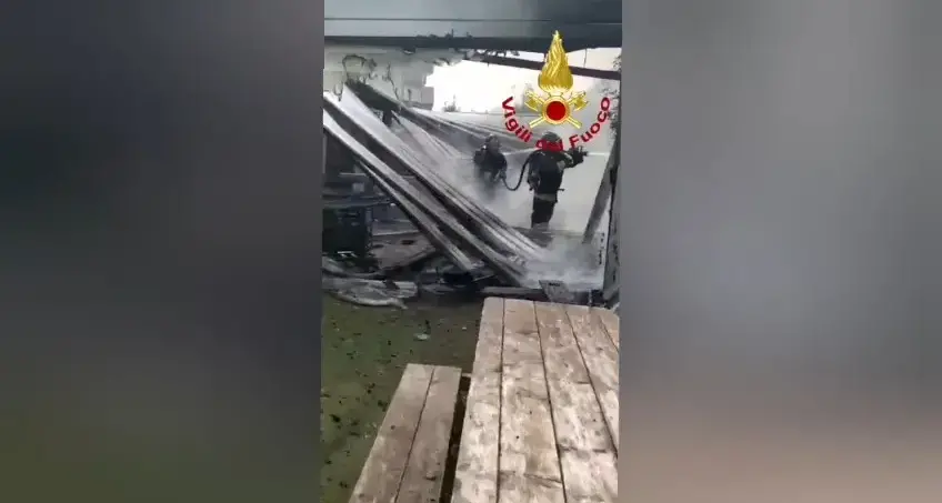 Incendio in un chiosco-bar a Guspini: intervento dei Vigili del Fuoco