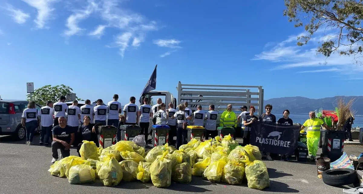 Detenuti e volontari ripuliscono Su Siccu a Cagliari