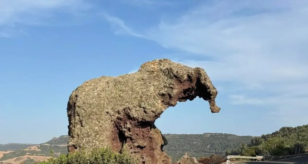 Lavori sulla statale 134 a Castelsardo: strada deviata per tutelare la Roccia dell’Elefante