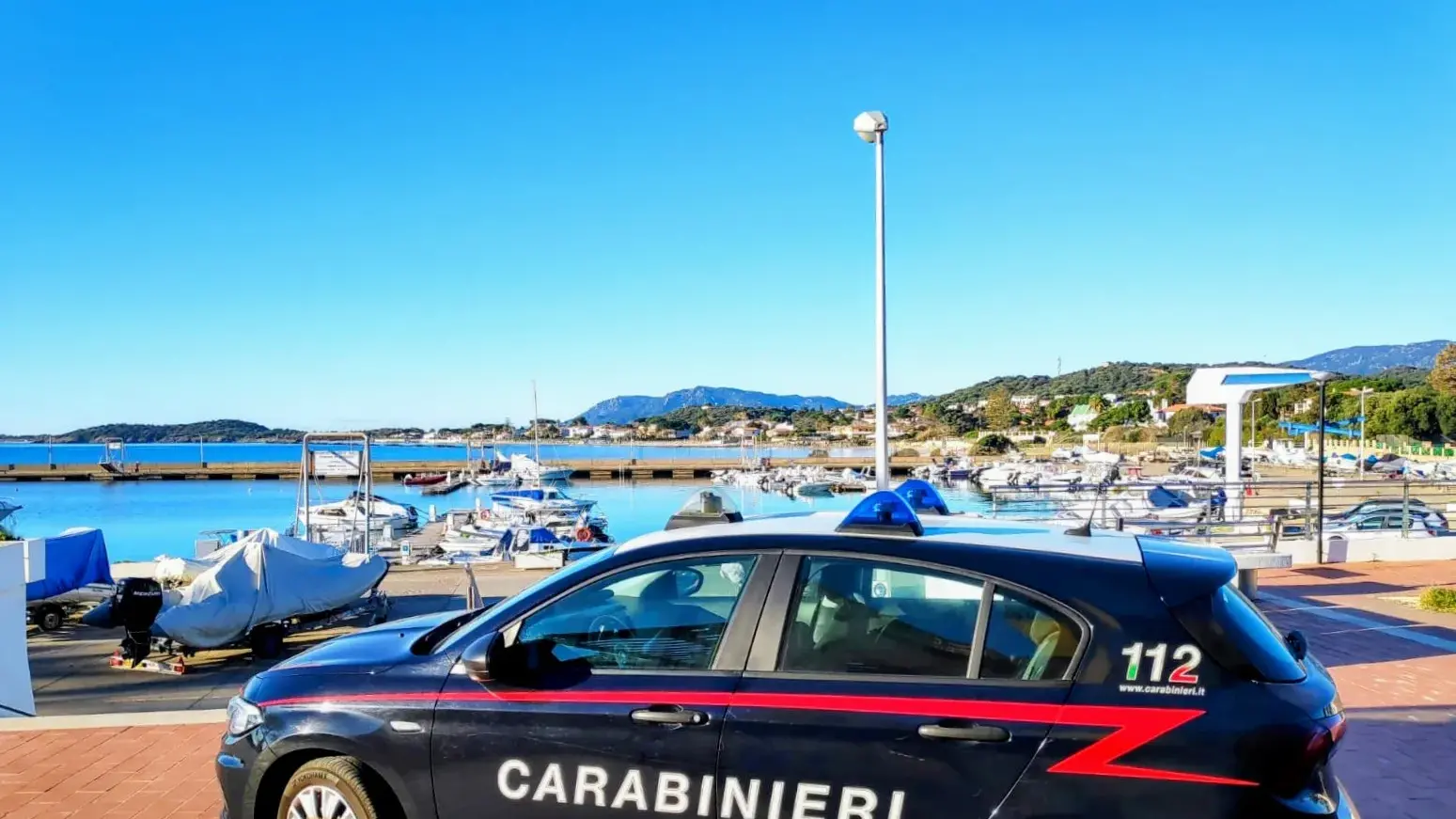 Scassina un camper e ruba una bici di lusso a Cagliari: arrestato poco dopo