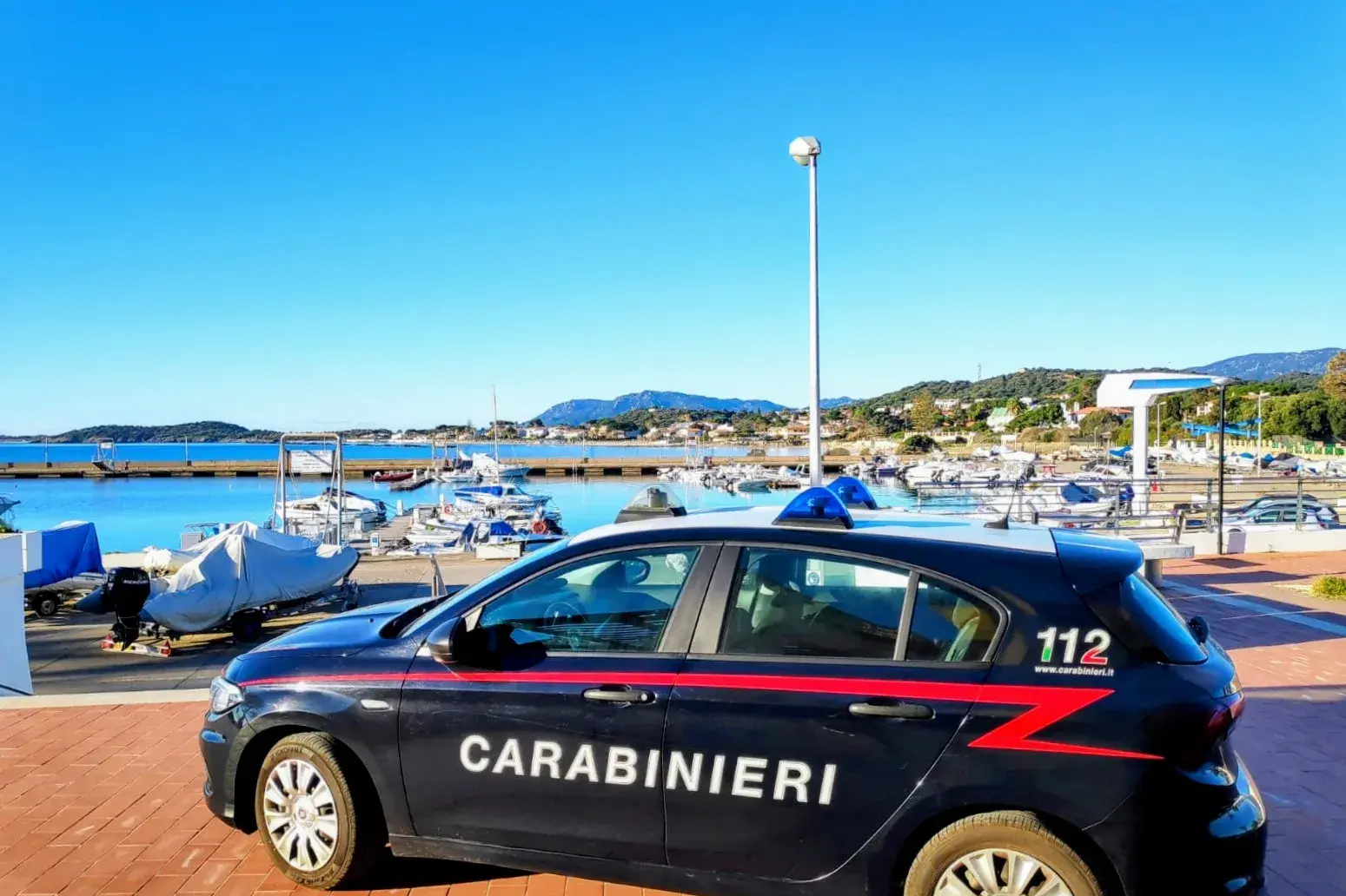 Scassina un camper e ruba una bici di lusso a Cagliari: arrestato poco dopo
