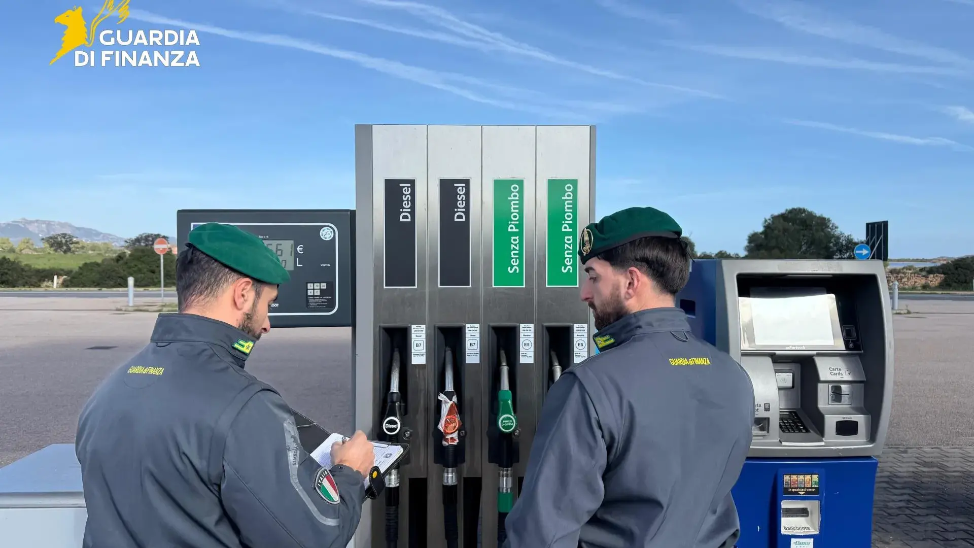 Prezzi carburanti sotto la lente, Controlli Gdf nel Nord Sardegna: sanzioni per 4mila euro | VIDEO