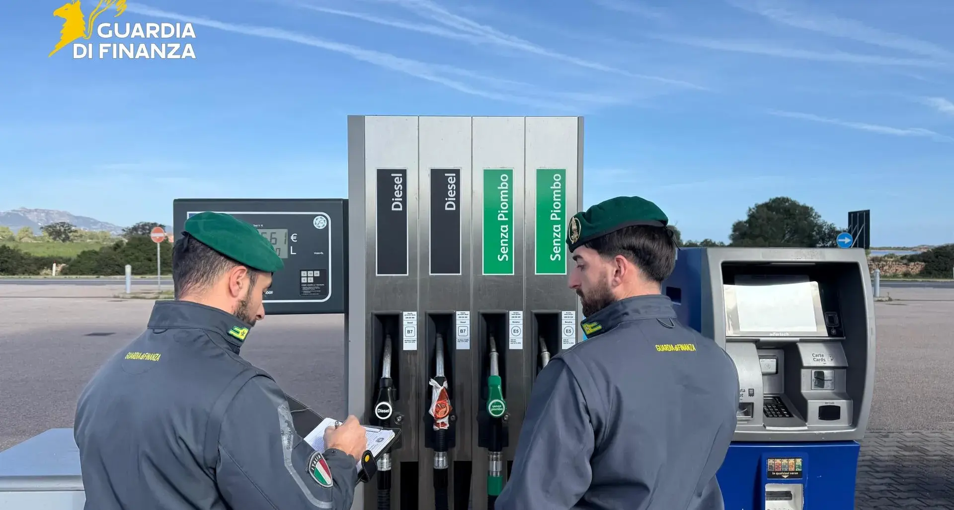 Prezzi carburanti sotto la lente, Controlli Gdf nel Nord Sardegna: sanzioni per 4mila euro | VIDEO