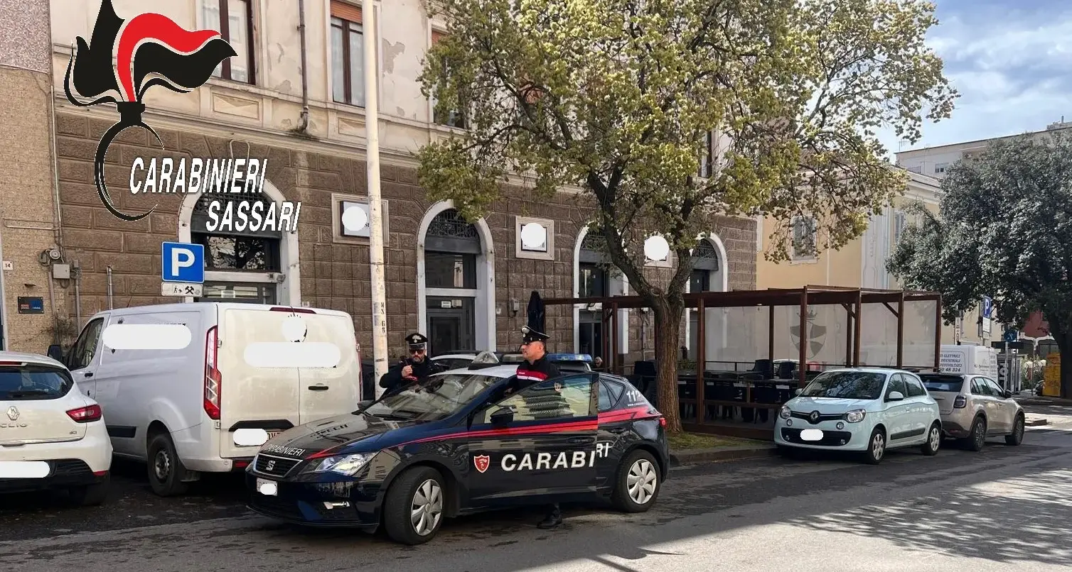Sassari, tenta di rapinare una donna con un cacciavite: arrestato nella notte
