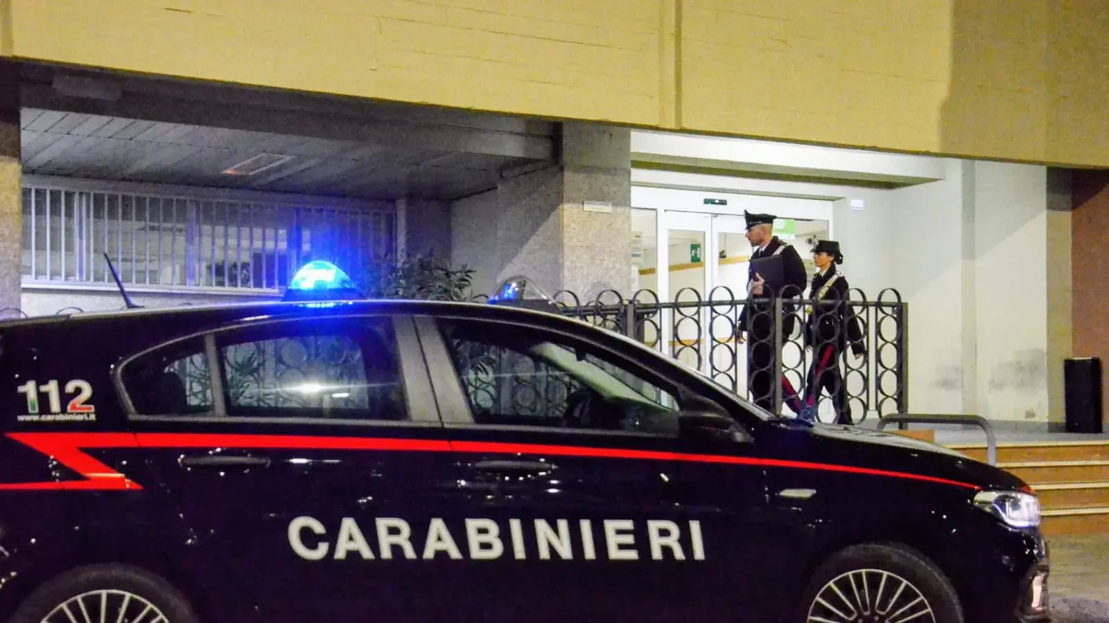 Droga, banconote false e munizioni in casa: arresto nel centro di Cagliari