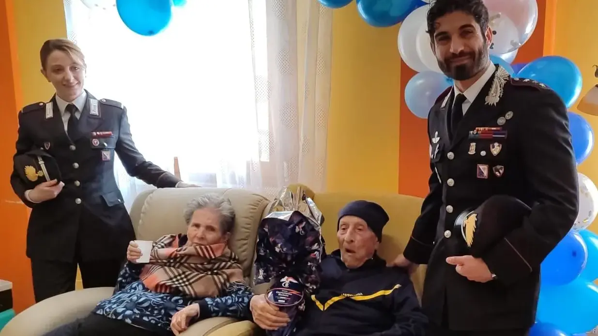 Cento anni di storia e dedizione a Porto Torres: l'omaggio dei Carabinieri al Maresciallo Rosas